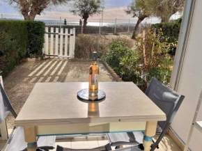 Studio climatisé en bord de mer avec terrasse et parking privé - FR-1-716-43